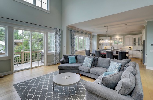 Folly Field House | Luxury 5BR Hilton Head Home-few steps to the beach + private pool