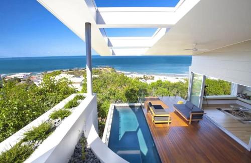 Coolum Beach House | Luxury 5BR Retreat, sleeps 12, 4 Ensuites