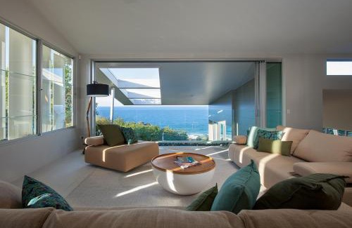 Coolum Beach House | Luxury 5BR Retreat, sleeps 12, 4 Ensuites