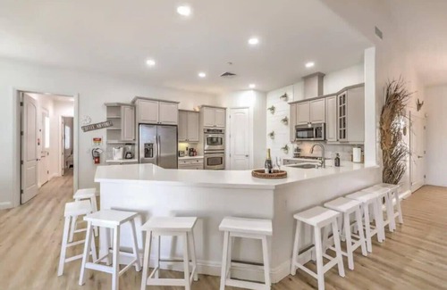 Henderson Villa | Luxury 5BR Villa | Pool, Hot Tub, RV Friendly