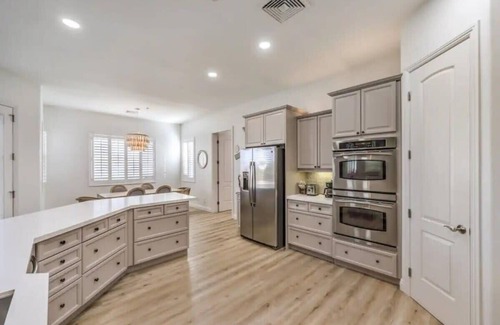 Henderson Villa | Luxury 5BR Villa | Pool, Hot Tub, RV Friendly