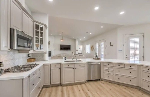 Henderson Villa | Luxury 5BR Villa | Pool, Hot Tub, RV Friendly