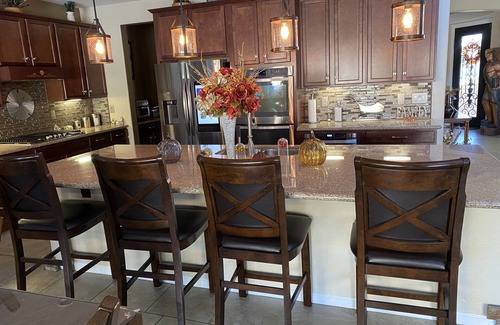 Palm Valley House | Luxury 6 Bedroom - heated pool & spa- close to stadium, golf, & more!
