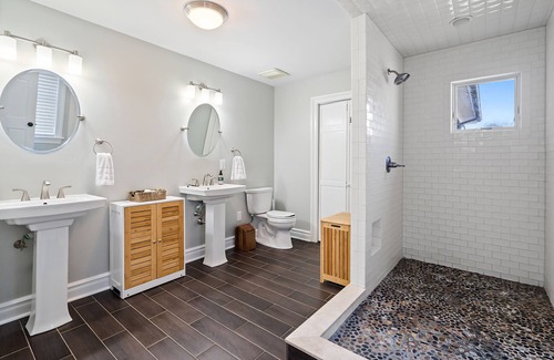 Wall House | Luxury 6-bedroom/4-bath house 8-minute walk from Belmar beach