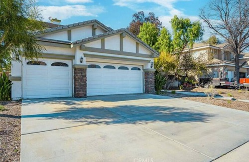 Menifee House | Luxury 6-Bedroom Home w Large 3-Cars Garage & Spacious Yard