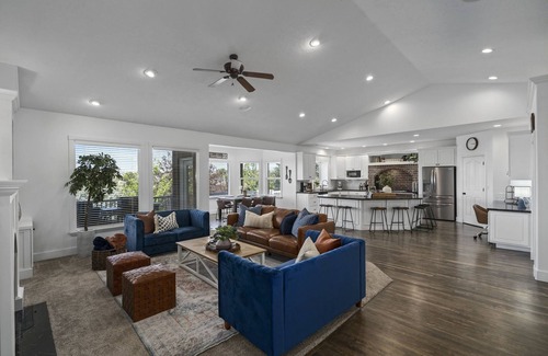Layton House | Luxury - 6000sqft- Sleeps 22+ Basketball, Billiards, Theater, Game, PrincessRoom