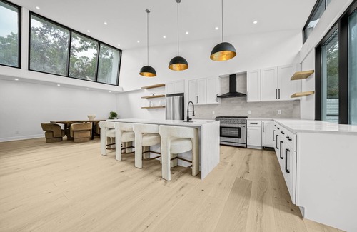 West Orange House | Luxury 6BR Contemporary Retreat with Pool, Gym & Dual Balconies – Near NYC
