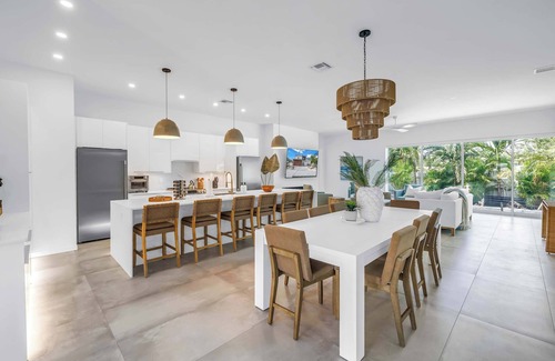 Arlington Park House | Luxury 6BR Villa w/Pool, Spa & Fire Pit