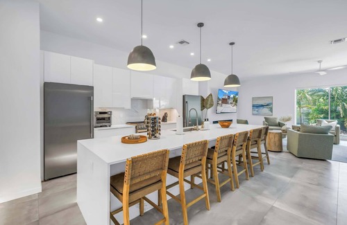 Arlington Park House | Luxury 6BR Villa w/Pool, Spa & Fire Pit