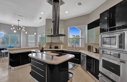 Plantation Villa | Luxury 8-BR with Pool, Basketball & Volleyball