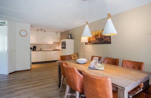 Eerbeek House | Luxury 8-person bungalow - Widely accessible in the holiday park Landal Coldenhove