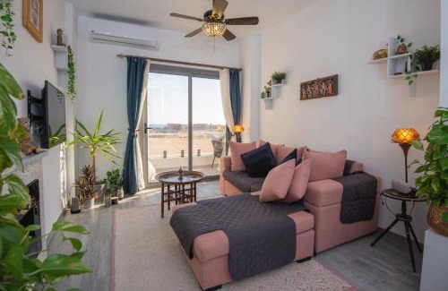 Al Ahyaa Apartment | Luxury 95m Penthouse - Boutique Resort & Wifi