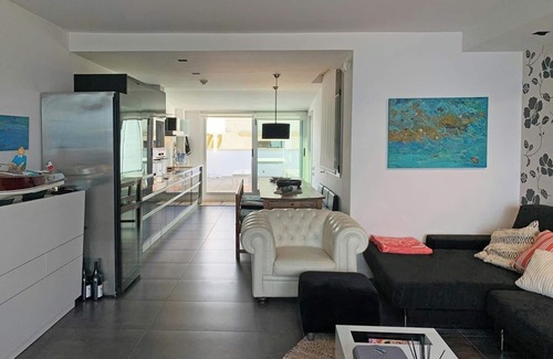 L'Escala Apartment | Luxury 9p Ap in center Wifi airco & garage 2 cars