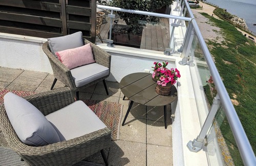 L'Escala Apartment | Luxury 9p Ap in center Wifi airco & garage 2 cars