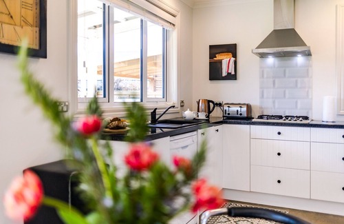 Martinborough Cottage | Luxury Accomodation on 26Rows Vineyard.