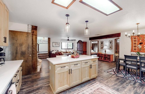 Northeast Heights House | Luxury adobe 3 bdrm! Mtn views, trails, easy access