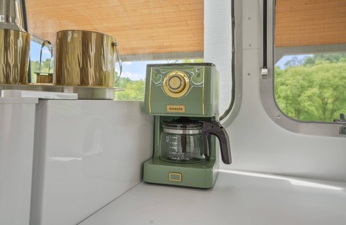 Rockbridge House | Luxury Airstream Glamping Palmera Unit 2 of 5, On-Site Hiking, Sauna