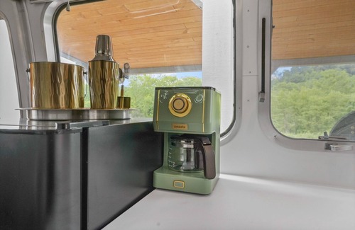 Rockbridge House | Luxury Airstream Glamping Royale Unit 4 of 5, On-Site Hiking, Sauna