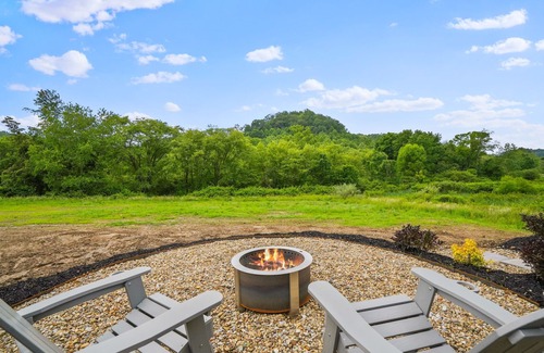 Rockbridge House | Luxury Airstream Glamping Royale Unit 4 of 5, On-Site Hiking, Sauna