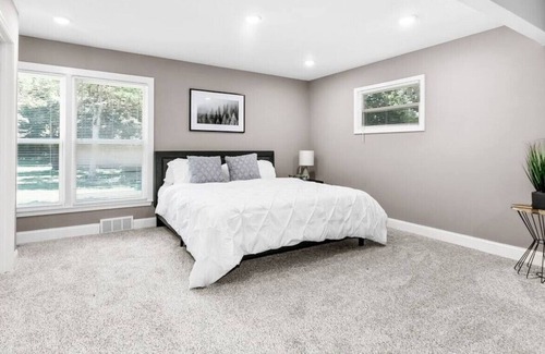 Prairie Village House | Luxury Amazing Home w/ Arcade and Movie Theatre