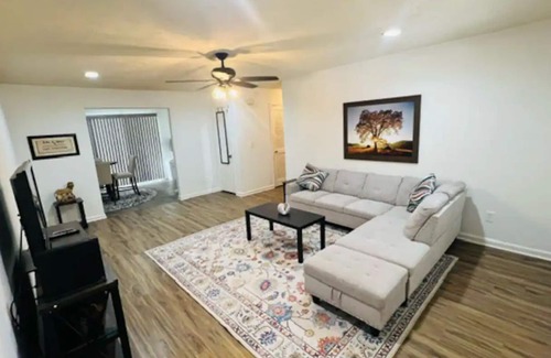 Norcross House | Luxury and Lovely Home in welcoming Norcross