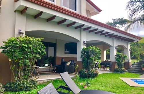 Ciudad Colon House | Luxury and natural environment