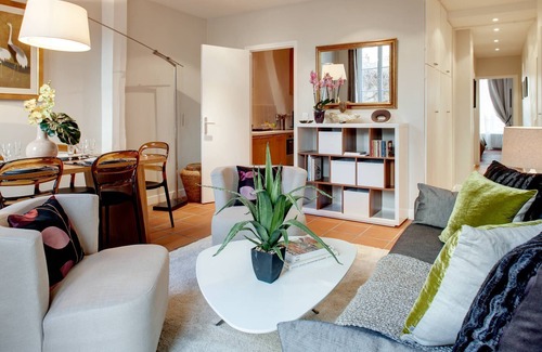 Saint-Merri Apartment | Luxury and Spacious 2 bed 2 bath in Marais