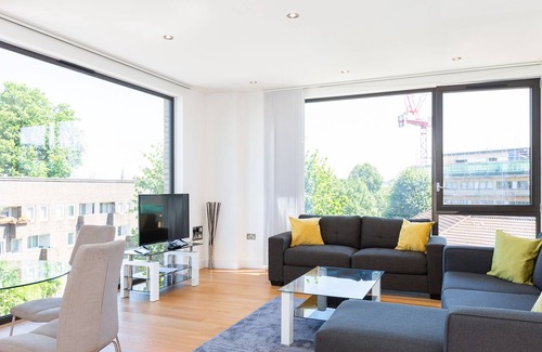 Golborne House | Luxury and Stunning 2 Bed and 2 Bath PentHouse!