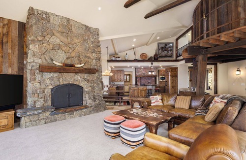 Powell Butte House | Luxury and tranquility nestled within the prestigious Brasada Ranch community ne