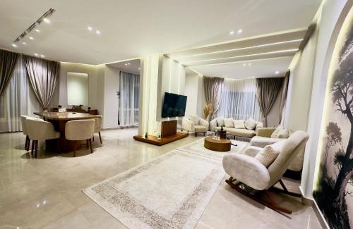 Al Duqqi Apartment | Luxury apart in Al Mohandiseen