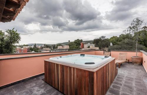 Zona Centro Apartment | Luxury Apartments in Centro San Miguel de Allende with Rooftop & Jacuzzi