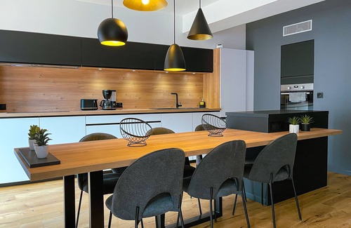 Ville Haute House | Luxury apartment with garden in the old town!