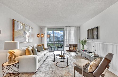 West Avenue House | LUXURY APARTMENT - Direct Bay in South Beach