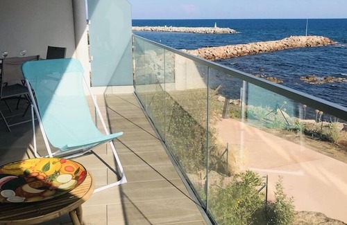 Solenzara Apartment | Luxury apartment facing the sea like on a boat! 2/4 people