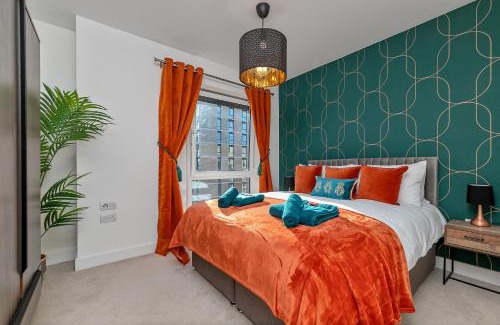Luton Apartment | Luxury Apartment-Free Parking-Central Location-Close To Airport, Station & Centre