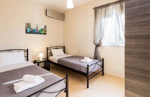 Chorafakia Apartment | Luxury Apartment Gabriel, 2br, big shared pool, close to the beach