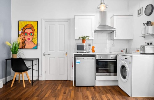 Wolverhampton Apartment | Luxury Apartment - Parking - Fast WiFi - Wolverhampton