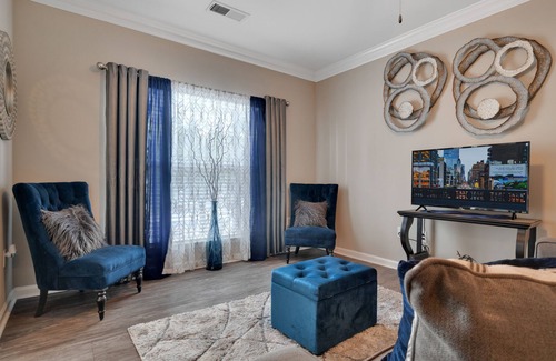 Church Street Apartment | Luxury Apartment Home minutes away from Airport