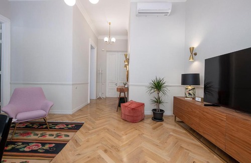 Sololaki Apartment | Luxury apartment in a historic district of Tbilisi