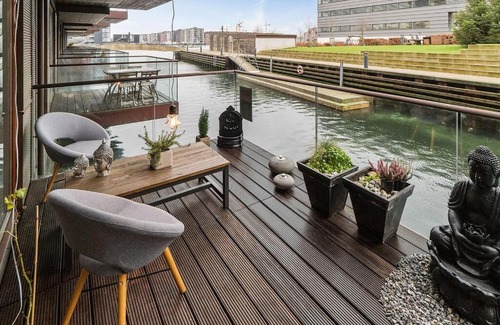 Sydhavnen Apartment | Luxury apartment in city center with canal view!
