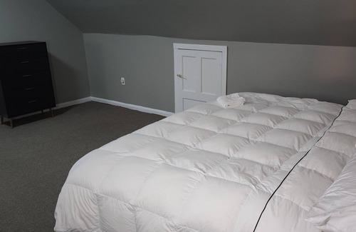 Cove - East Side - Shippan Apartment | Luxury Apartment in Downtown Stamford With Deck. Minutes to the beach!
