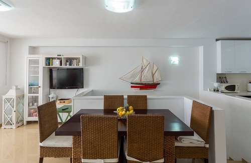 Melenara Apartment | Luxury apartment in front of the beach.