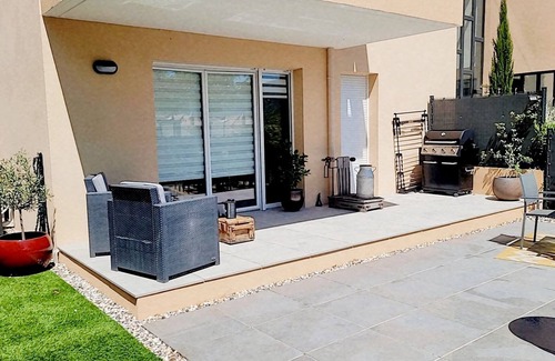 Aubagne Apartment | Luxury apartment in residence with swimming pool