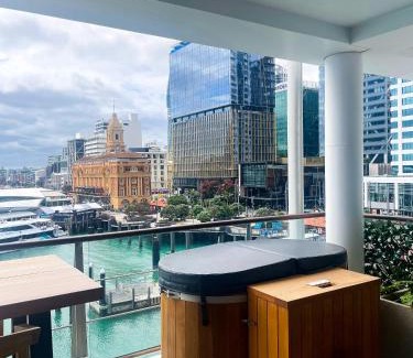Auckland Central Business District Apartment | Luxury Apartment - Parking - Hot Tub - Stunning Views