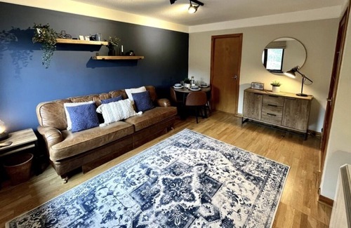 Balloch Apartment | Luxury apartment, private parking, 15mins- Culloden battlefield, 20- Loch Ness