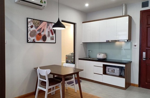 Dich Vong Hau Apartment | Luxury apartment with bathtub, balcony and washlet