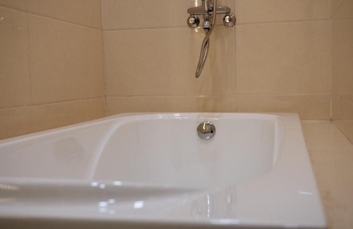 Dich Vong Hau Apartment | Luxury apartment with bathtub, balcony and washlet