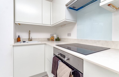 Broad Green Apartment | Luxury apartment with workspace