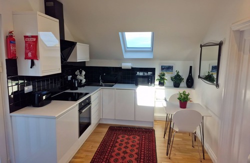 Maenporth Apartment | Luxury Apartment with Seaview Terrace: Modern Living, Parking & EV Charging.