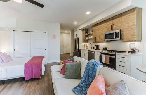City Park West Apartment | Luxury Apartment with Pool, Gym & Central location